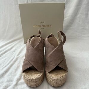 MARC FISHER- LTD ANDIRA TAUPE SUEDE- 8.5W